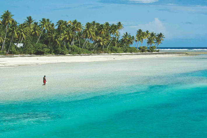 Vào năm 1999, do biến đổi khí hậu nên 2 hòn đảo không có người sinh sống ở Kiribati là Tebua Tarawa và Abanuea bị đại dương nhấn chìm.