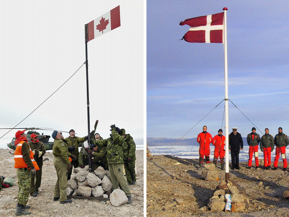 Đảo Hans nằm giữa đảo Ellesmere và Greenland. Tranh chấp tại hòn đảo rộng 1,3 km2 này giữa Đan Mạch và Canada có từ năm 1973. Khi ấy, khi ranh giới trên biển được vẽ giữa Canada và Greenland (Greenland là một phần của Vương quốc Đan Mạch).