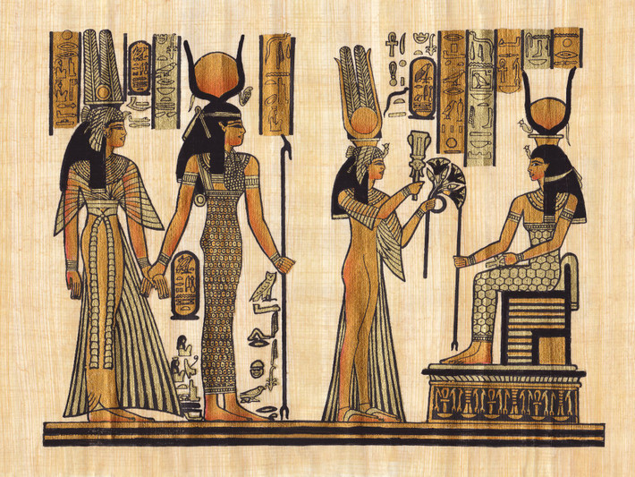 Nữ hoàng Cleopatra thường được xây dựng hình ảnh là người phụ nữ thông minh, xinh đẹp và quyến rũ. Thế nhưng, các nhà sử học tìm được các cổ vật như tiền xu, tranh vẽ khắc họa dung mạo của Nữ hoàng Cleopatra hoàn toàn trái ngược.