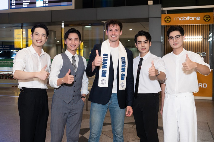 Đặc biệt, anh cũng chia sẻ thêm với các thí sinh Mr World Vietnam 2024: “Điều quan trọng nhất để tạo nên một nam vương là dự án nhân ái và những hoạt động thiện nguyện của mình”.