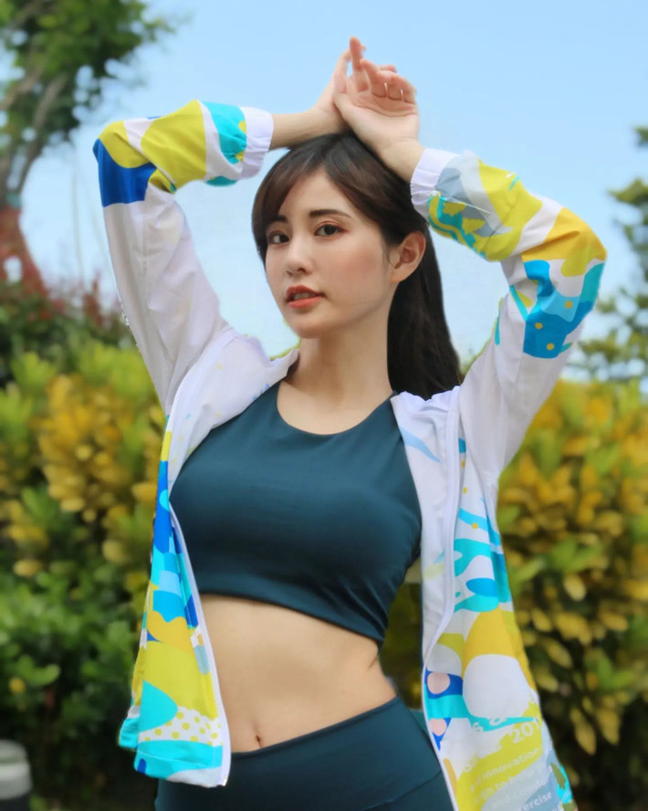 Thêm vào đó, vẻ đẹp hình thể của phụ nữ vốn là vẻ đẹp cần được tôn vinh.