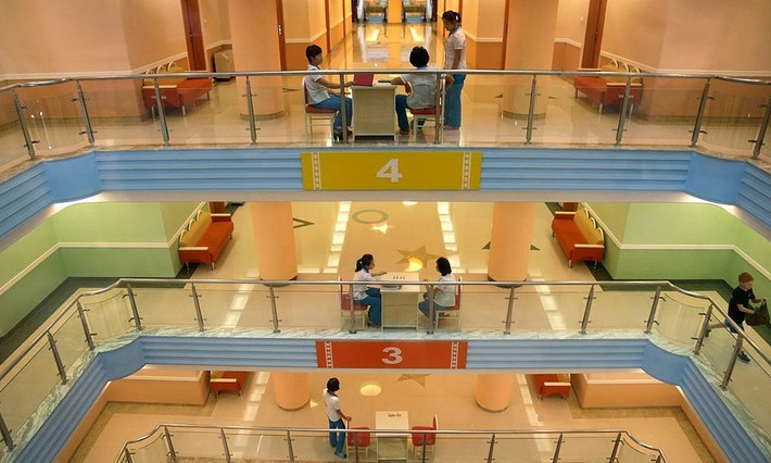 Thiếu nhi đến từ các nước sẽ trải nghiệm trại hè 8 ngày với các hoạt động nấu ăn, bơi lội, chèo thuyền và hòa nhập cuộc sống cùng một số trẻ em của nước sở tại.