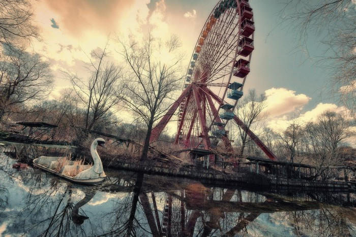 Công viên Spreepark ở phía Đông Đức đi vào hoạt động từ năm 1969 nhưng đã phải đóng cửa vào năm 2001 do doanh thu giảm mạnh.