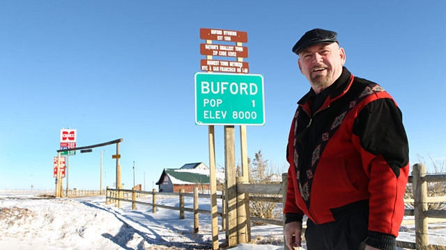 5. Buford, Wyoming (Mỹ): Mặc dù đã được mua vào năm 2013 và đổi tên thành Thị trấn PhinDeli Buford, nhưng mọi người vẫn gọi nơi này là Buford cho đến ngày nay. Có những thời điểm, thị trấn có tới 2.000 cư dân. Nhưng từ năm 2013 tới nay, thị trấn Buford chỉ có một cư dân duy nhất. Ảnh: Therichest.