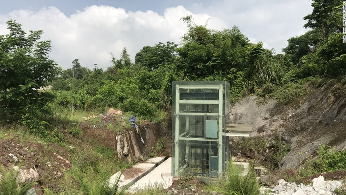Thế nhưng, theo các quan chức của Đường sắt Trùng Khánh, ga Caojiawan là một yếu tố quan trọng trong quy hoạch tổng thể, nhằm đáp ứng tốc độ tăng trưởng “chóng mặt” của đất nước Trung Quốc hiện đại. Ảnh: CNN.