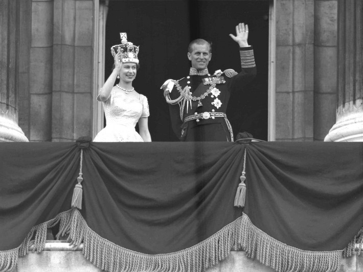 Năm 1953: Mặc dù ngay sau đó, Nữ hoàng Elizabeth đã đảm nhiệm một số nhiệm vụ của hoàng gia, lễ đăng quang của bà chỉ chính thức được tổ chức ngày 2/6/1953.