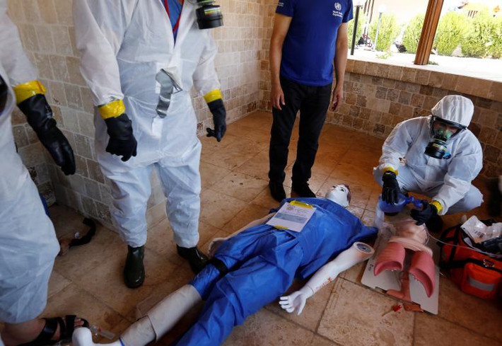 Osama Darwish, một bác sĩ tại bệnh viện Maarat al-Numan, ở phía bắc của thành phố Khan Sheikhoun, cho biết, các đồng nghiệp của ông đã choáng váng khi khoảng 100 nạn nhân của vụ tấn công sarin tháng 4 được đưa vào viện.