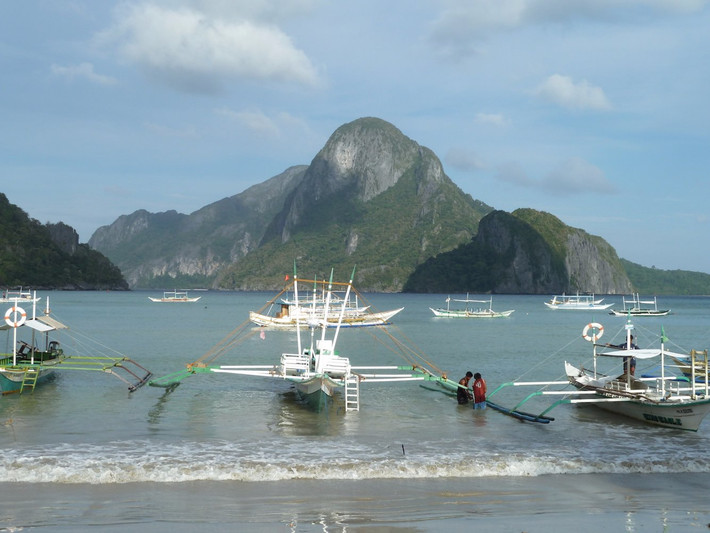 Đây là ảnh thực tế tại Vịnh El Nido, nước vịnh không phải lúc nào cũng trong trẻo, lấp lánh.