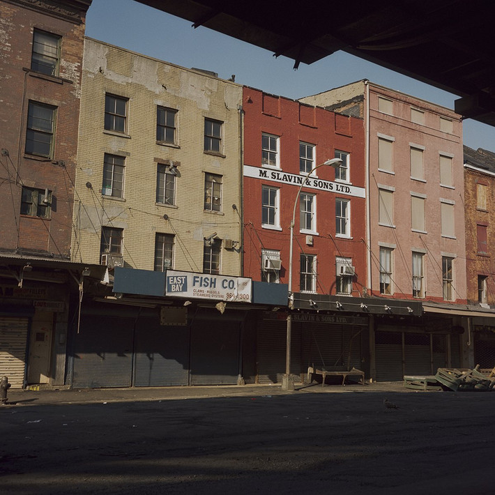 Một khu nhà ở thành phố New York những năm 1980.