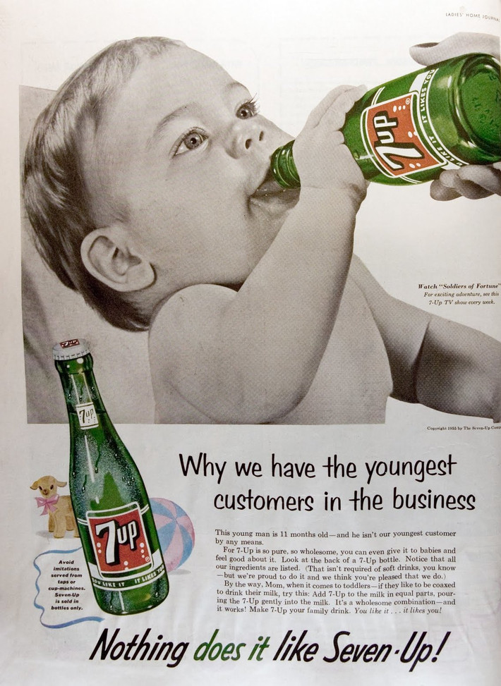 Vào những năm 1950, 7-Up tung quảng cáo gây sốc khi khuyến khích các bà mẹ cho trẻ ăn đồ uống có đường.