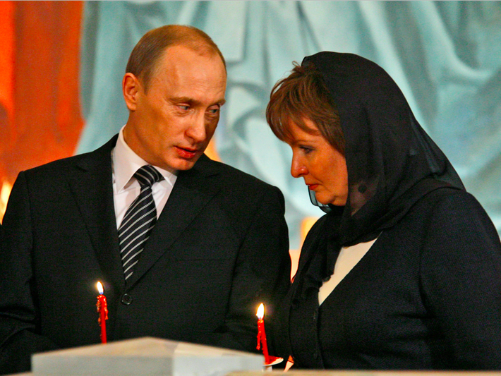 Kể từ đó, người Nga không mấy khi có được thông tin về bà Lyudmila. Thư ký báo chí của ông Putin đã từ chối trả lời mọi câu hỏi về cuộc đời của bà.