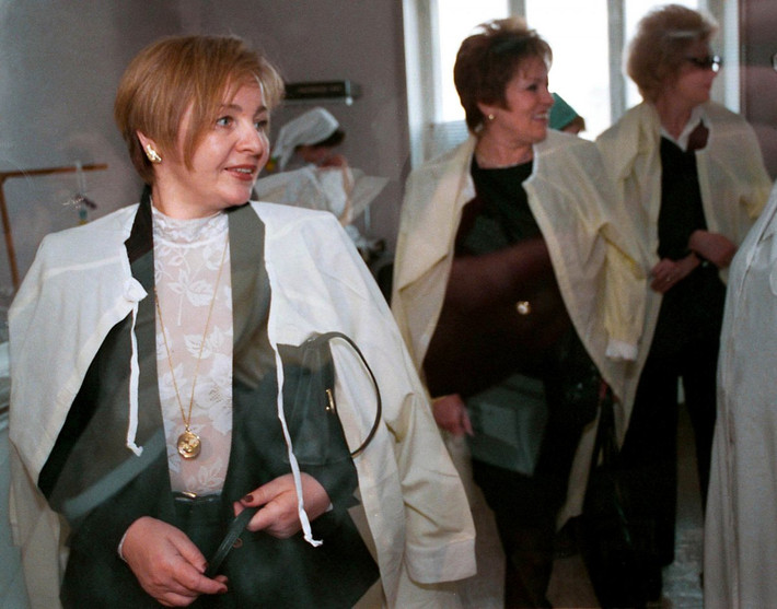 Bà Lyudmila Ocheretnaya, người đã kết hôn với ông Putin trong gần 30 năm nhưng đã ly hôn vào tháng 6/2013. Năm 2016, có tin là vợ cũ của Tổng thống Nga Vladimir Putin đã tái hôn với Artur Ocheretny, kém bà Ocheretnaya gần 20 tuổi.