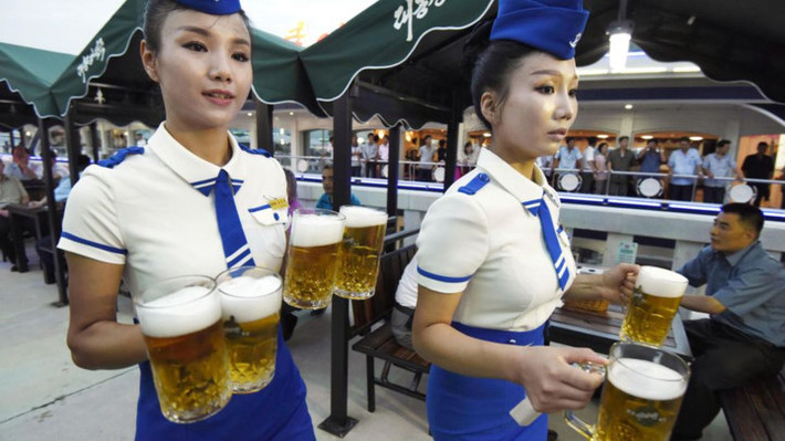 Có nhiều đồn đoán cho rằng nguyên nhân hủy bỏ lễ hội bia Taedonggang có thể bắt nguồn từ việc một số vùng của Triều Tiên đang phải chịu cảnh hạn hán. Ảnh lễ hội bia Taedonggang 2016: Thought Rot.