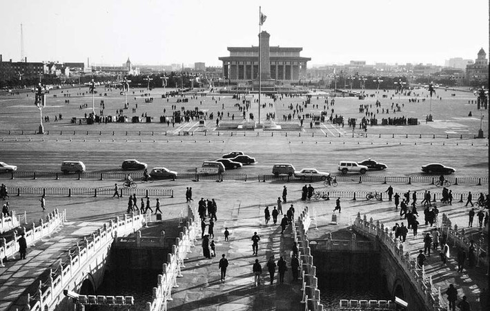 Quảng trường Thiên An Môn chụp năm 1998. Ảnh: Chinadaily.