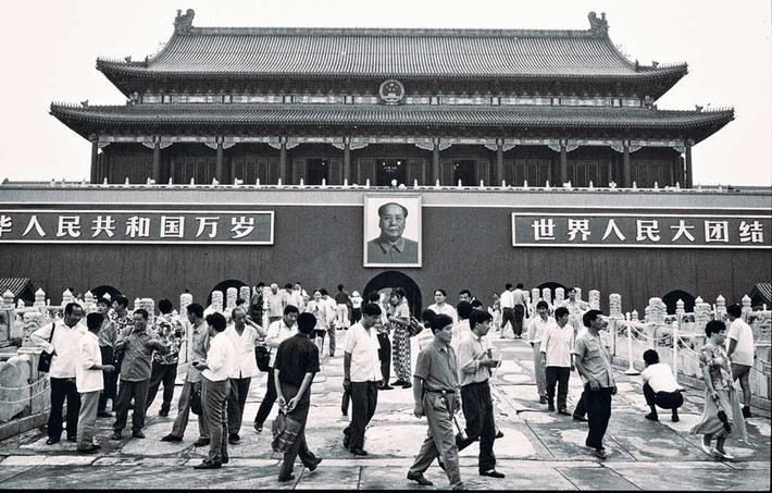 Cổng Thiên An Môn chụp cuối những năm 1990. Ảnh: Chinadaily.