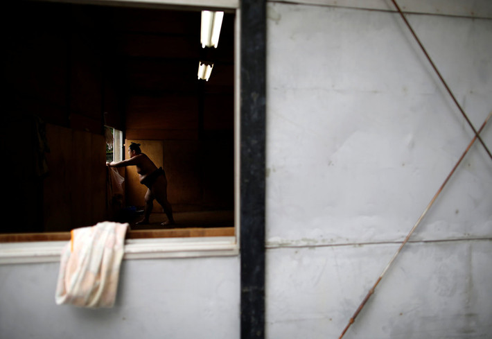 Họ cũng có giờ nghỉ giải lao giữa những buổi tập. Ảnh: Reuters.
