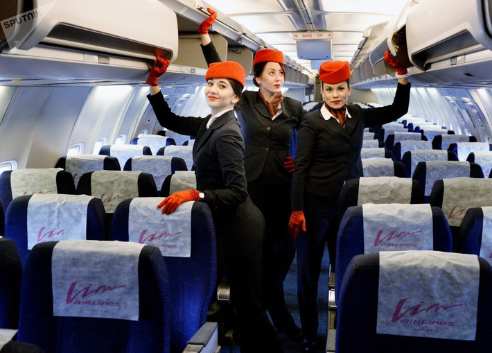 Tiếp viên hãng hàng không Nga Vim Avia trên máy bay Boeing 757-200 trước chuyến bay Vladivostok-Moscow. Ảnh: Sputnik News