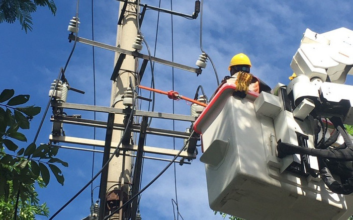 Thời tiết nắng nóng, nhu cầu sử dụng các thiết bị làm lạnh tăng cao đột biến, trong đó điều hòa nhiệt độ là thiết bị hao tốn điện năng nhất, có thể làm tổng điện năng tiêu thụ tăng trên 200%. Tiêu thụ điện của điều hòa chiếm từ 28 - 64%, có khi đến 80% chi phí sử dụng điện của khách hàng. Dẫn đến tổng lượng điện năng tiêu thụ có thể tăng trên 200% so với các tháng trước đó.