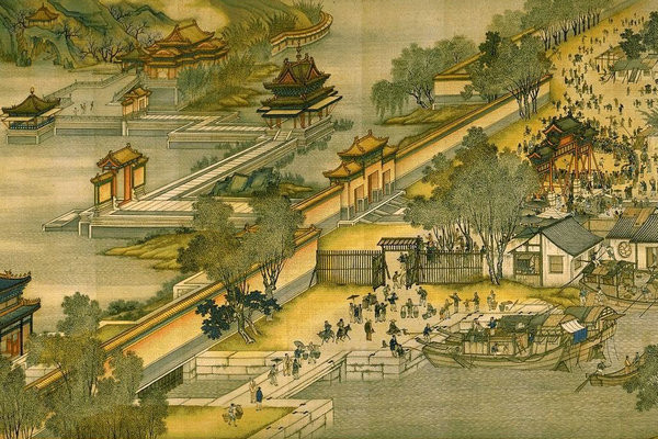 Bao quanh các thành phố là những bức tường thành cao. Đến tối, các cổng thành dẫn vào bên trong thành bị đóng chặt. Không ai được phép ra vào thành khi trời tối trừ trường hợp có lệnh đặc biệt từ triều đình.
