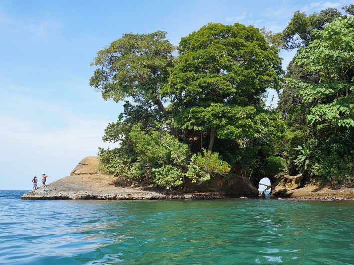 Bờ biển Caribbean, Costarica là một "thiên đường" với đủ các món ăn ngon, các căn bungalow tuyệt đẹp, bãi tắm cuốn hút, xem rùa làm tổ... có giá cả phải chăng.