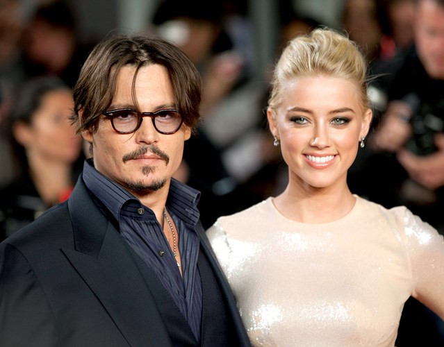 Johnny Depp - người đàn ông của năm 2003 và 2009 kết hôn cùng siêu mẫu lưỡng tính Amber Heard vào đầu năm 2015. Amber Heard và Johnny Depp yêu nhau từ khi đóng cùng trong bộ phim "The Rum Diary". Bạn bè "cướp biển" Johnny Depp cho biết, nam diễn viên nổi tiếng bị cuốn hút bởi tính cách độc lập, mạnh mẽ và phóng khoáng của bạn gái.
