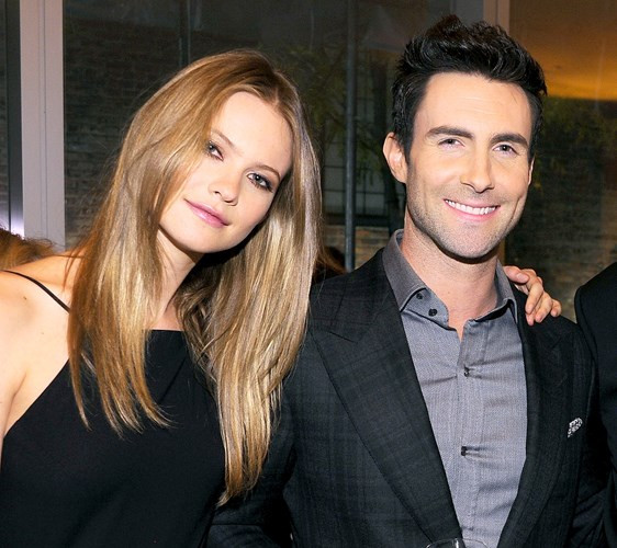 Behati Prinsloo kết hôn với Adam Levine - người đàn ông đương đại sexy nhất 2013 vào tháng 7/2014. Cô là một trong những "thiên thần nội y" của Victoria's Secret được yêu thích nhất hiện nay.