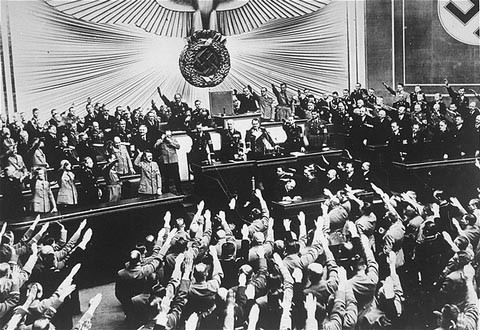 Hitler nhận được sự ủng hộ tuyệt đối của Quốc hội Đức khi quyết định liên minh chính trị với Áo hồi tháng 3/1938.