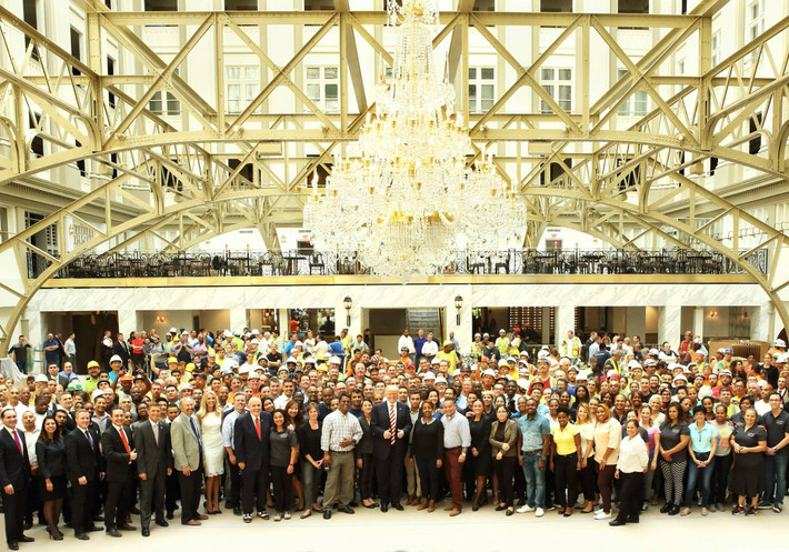 Khách sạn quốc tế lớn nhất mang tên Washington DC Trump International của tỷ phú Donald Trump vừa khai trương với quy mô lớn nhất từng thấy.