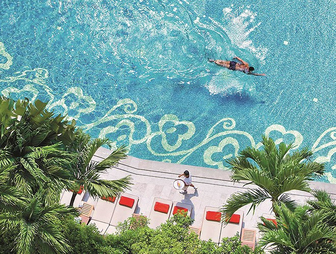 Mới đây, trang du lịch uy tín thế giới CNTraveller đã chọn ra 101 khách sạn có bể bơi đẹp nhất thế giới trong đó ba bể bơi Việt ở Đà Nẵng, Hội An và Nha Trang góp mặt trong danh sách này. (nguồn: Vn Express)