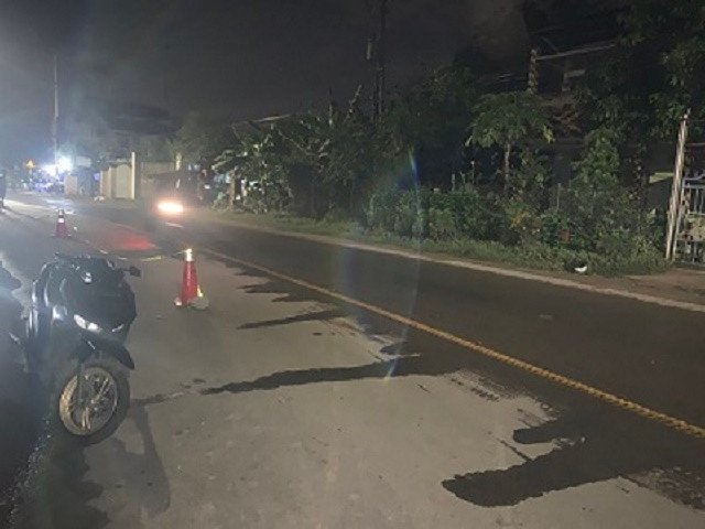 Hai nhóm thanh niên hỗn chiến, 2 người tử vong. 21h50 tối 10/4, Thành (Hải B) cùng Nguyễn Văn Quyến (SN 1992, U Minh Thượng, Kiên Giang) và 6 người đi nhậu, hát tại quán Karaoke Long Hải (thị xã Tân Uyên). Thành nẹt pô xe thì gặp nhóm Thạch Chiên, Thạch Chum Rơne, Kim Hồng Chương và 6 người cũng từ quán karaoke ra về dẫn đến mâu thuẫn. Nhóm Thành đuổi theo và xảy ra xô xát, Thành dùng dao đâm Thạch Chiên, Thạch Chum Rơne dẫn đến tử vong, Thành còn khiến 2 người khác bị thương.