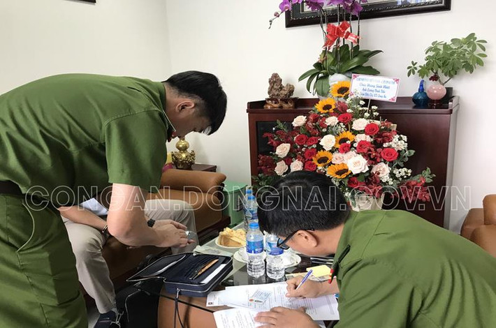 Mở rộng chuyên án, ban chuyên án tiếp tục khám xét và bắt nhiều đối tượng liên quan đến hành vi “Đưa hối lộ; Nhận hối lộ; Buôn lậu; Sản xuất, buôn bán hàng giả; Mua bán trái phép hóa đơn, chứng từ” tại các tỉnh TP như TP HCM, Bình Dương, Bình Phước Đồng Nai.