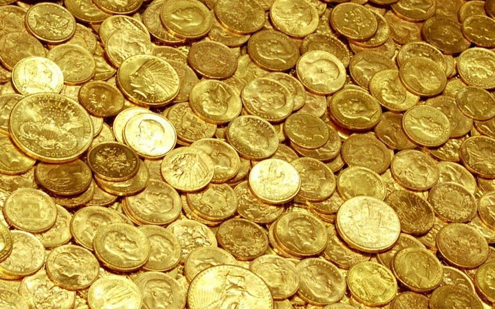 Bên cạnh chiếc nhẫn vàng trên, Quinquin còn tìm thấy nhiều đồng bằng vàng giá trị và nhiều món đồ cổ khác.