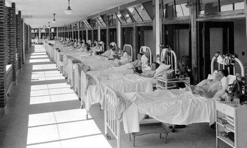 Đến năm 1926, bệnh viện Waverly Hills chính thức đi vào hoạt động. Vào thời điểm ấy, những bệnh nhân mắc bệnh lao được đưa tới bệnh viện này và sống tách biệt với thế giới bên ngoài.