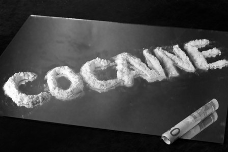 Do vậy, cocain được bán công khai trong các hiệu thuốc để chữa ho và đau răng. Người xưa cũng cocain như là một chất an thần cho trẻ em và được quảng cáo rộng rãi.