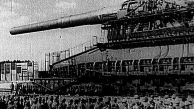 Do có kích thước và trọng lượng lớn như trên nên phải mất từ 30 - 45 phút thì siêu pháo Schwerer Gustav mới có thể bắn được 1 phát đạn. Mỗi ngày, khẩu pháo khổng lồ này chỉ bắn được khoảng 14 viên đạn.