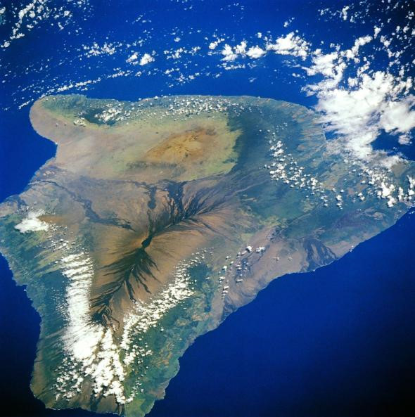 Vườn quốc gia Núi lửa Hawaii: Kilauea, một trong năm ngọn núi lửa đã tạo ra hòn đảo Hawaii, được bảo tồn bởi Vườn quốc gia núi lửa Hawaii ở phía đông nam của Đảo Lớn. Kilauea đến nay vẫn là một trong những núi lửa hoạt động mạnh nhất trên Trái Đất.