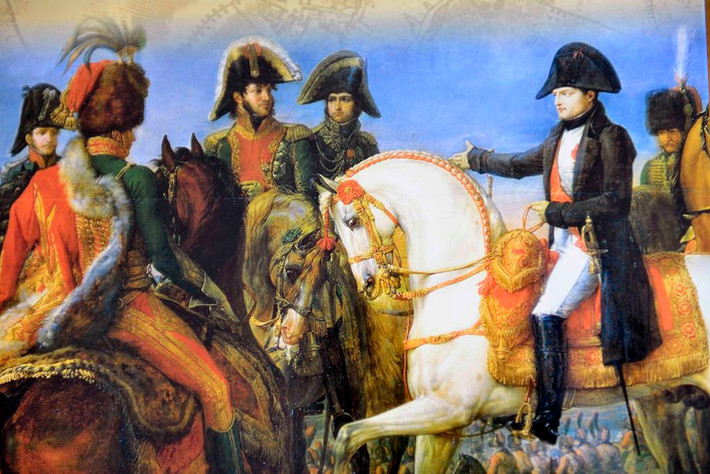 Trong trận chiến này, quân đội của Napoleon không thể giành chiến thắng trước lực lượng hùng hậu của liên quân. Kết quả, trong trận Waterloo, quân đội Pháp có hơn 40.000 người thương vong và mất tích và khoảng 9.000 người bị bắt giữ. Liên quân của Anh và các đồng minh tổn thất khoảng 17.000 người.