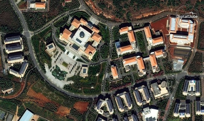 Nhiều tòa nhà ở Chenggong bị bỏ hoang khi đang thi công dang dở.