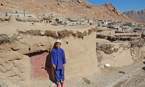 Ngôi làng cổ Makhunik ở Iran là một trong những địa điểm đặc biệt nhất thế giới. Nguyên do là vì nơi đây từng là địa điểm sinh sống của những "người lùn" vào khoảng 1 thế kỷ trước.