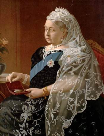 Albert - chồng Nữ hoàng Victoria qua đời tháng 12/1861. Khi ấy, Nữ hoàng 42 tuổi và luôn mặc trang phục màu đen kể từ đó để tưởng nhớ người chồng đã mất. Bà cũng trở thành mẹ đơn thân, một mình chăm sóc 9 người con.