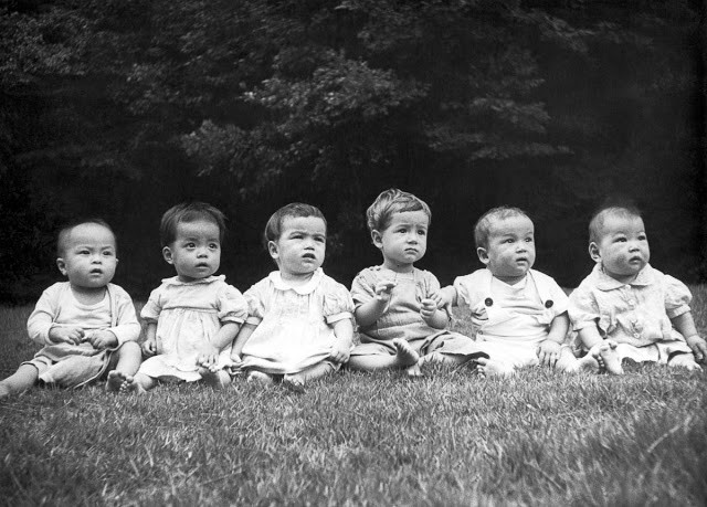 Các em bé trong một trại trẻ mồ côi ở Nhật Bản năm 1948. Sau khi Chiến tranh thế giới 2 kết thúc, không ít trẻ em mất cha mẹ nên được đưa đến các trại trẻ mồ côi để chăm sóc, nuôi dưỡng.