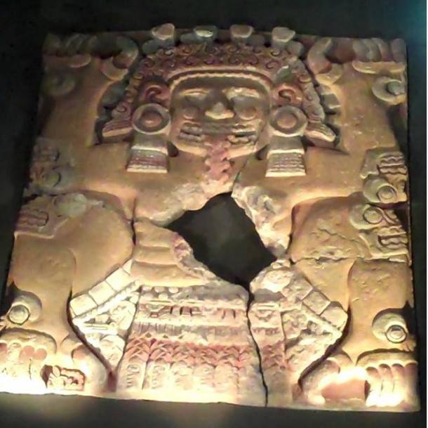 Trong tín ngưỡng của người Aztec, hiện tượng nhật thực xảy ra là khi Mặt trời đã hết sinh lực để tồn tại. Khi ấy, người dân phải tổ chức tế lễ để cầu xin thần linh.