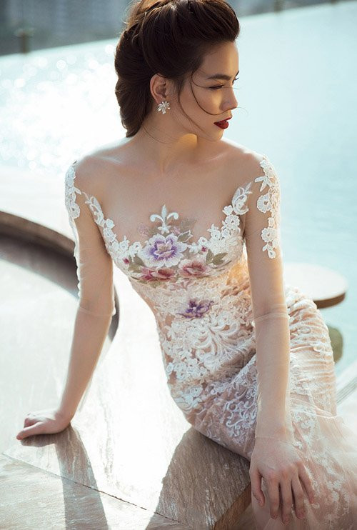 Dù đang bận rộn làm giám khảo The Face và quảng bá DVD Love songs, Hồ Ngọc Hà vẫn thực hiện chùm ảnh mới dành tặng người hâm mộ. Đây cũng là bộ ảnh được Hà Hồ âm thầm chuẩn bị trong thời gian chuyện tình cảm giữa cô và đại gia kim cương lại "gây sốt" cộng đồng mạng.