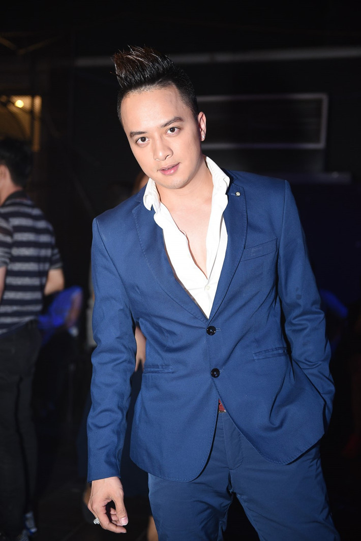 Cao Thái Sơn trở về từ chuyến du lịch ở Mỹ cũng dành thời gian đến ủng hộ 9 thí sinh Hoa khôi áo dài.