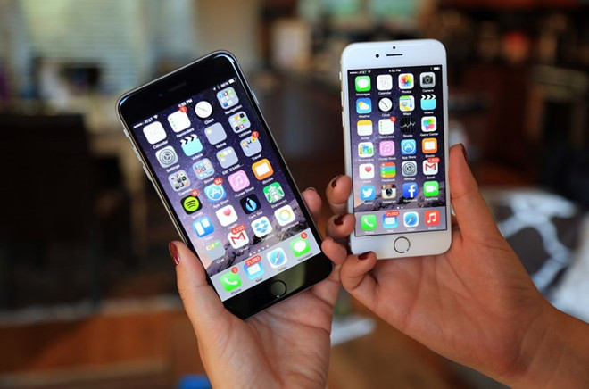 iPhone 6 chạy hệ điều hành iOS8.1, màn hình 4,7 inch sở hữu kiểu dáng mỏng hơn với độ dày thân máy chỉ 6,9 mm. Mức giá tham khảo của iPhone 6 là 16,99 triệu đồng.