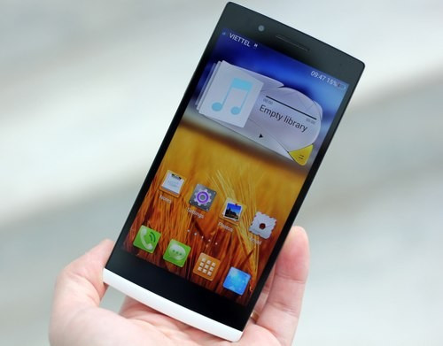 OPPO Find 7A có màn hình 5,5 inch, độ phân giải 1920x1080 với mật độ điểm ảnh 403ppi có giá tham khảo là 8,99 triệu đồng. Máy sử dụng vi xử lý lõi tứ mạnh mẽ thế hệ mới Qualcomm Snapdragon 801, xung nhịp 2,3GHz, kiến trúc Krait 400 của Qualcomm cho tốc độ xử lý nhanh gấp 1,7 lần so với 8064.