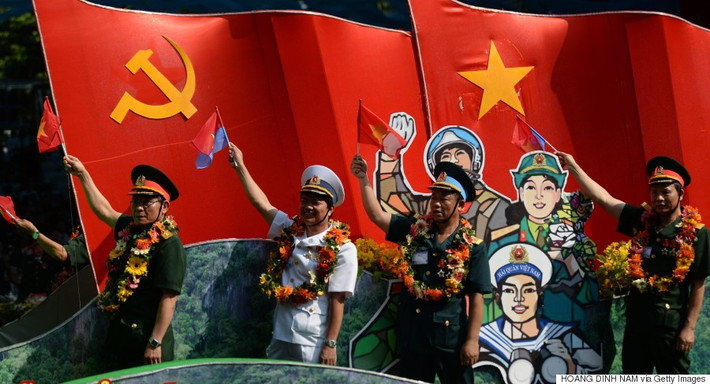 "Xe tăng húc đổ cổng Dinh Độc Lập đã trở thành biểu tượng chiến thắng của dân tộc Việt Nam và Quân đội Nhân dân Việt Nam. Sự kiện này đánh dấu kết thúc 30 năm kháng chiến chống Pháp và Mỹ. Đối với người dân Việt Nam, ngày 30/4 là ngày hội lớn - ngày hội thống nhất đất nước, Bắc - Nam sum họp", ông Nguyễn Văn Tập - người lái xe tăng 390 húc đổ cổng Dinh Độc Lập ngày 30/4/1975 cho hãng AP biết trong tâm trạng đầy tự hào.