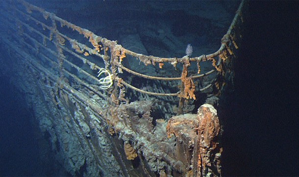 Tàu Titanic huyền thoại bị chìm xuống đáy Đại Tây Dương do đâm trúng một tảng băng trôi ngày 14/4/1912. Tuy nhiên, phải đến 73 năm sau, người ta mới tìm thấy những mảnh vỡ và xác tàu Titanic.