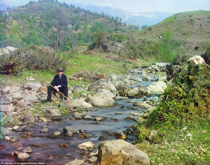 Ông Prokudin-Gorsky tự chụp cho mình một bức ảnh làm kỷ niệm năm 1912.