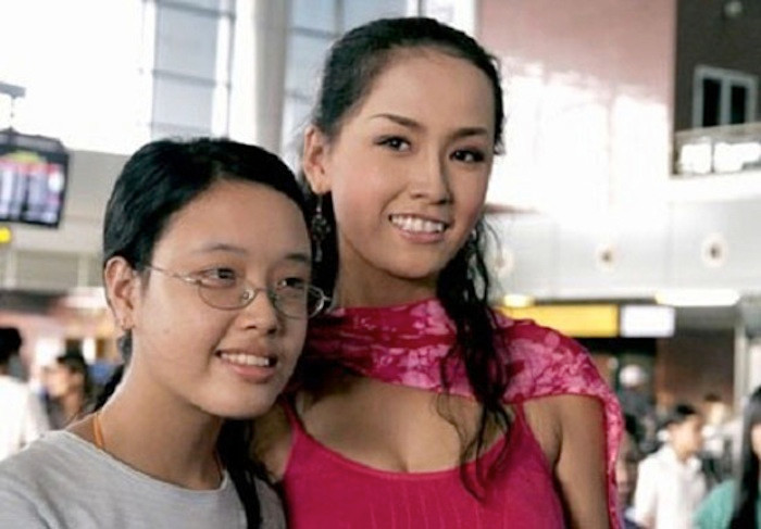 Trong danh sách anh chị em của người đẹp Việt, có lẽ em gái Mai Phương Thúy là minh chứng rõ ràng nhất cho việc thay đổi nhan sắc một cách hoàn hảo. Mai Ngọc Phượng lần đầu tiên được biết đến với người hâm mộ biết đến khi xuất hiện ở sân bay đón chị gái.